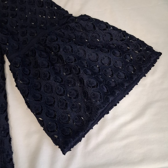 Talbots RSVP Size Large Lace Eyelet Bell Sleeve Navy Blue Popover Top Whimsical - Picture 11 of 13